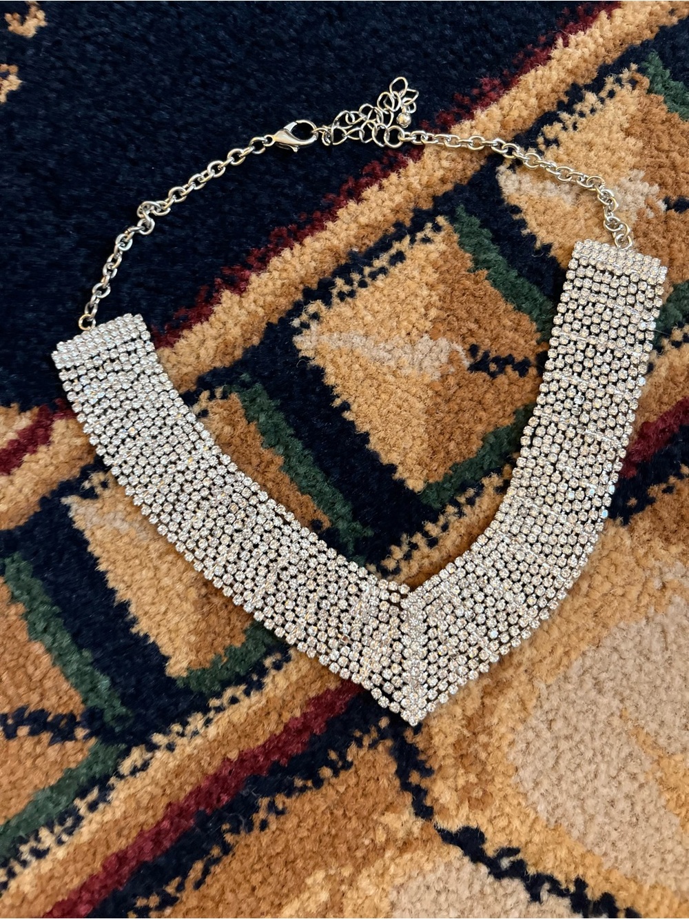 NWOT Fashion Nova Silver Crystal V-Shaped Statement Necklace - Women